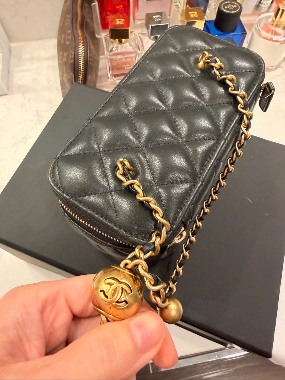 Chanel Black Quilted Leather Vanity Crossbody with Gold Chain - Picture 4 of 11